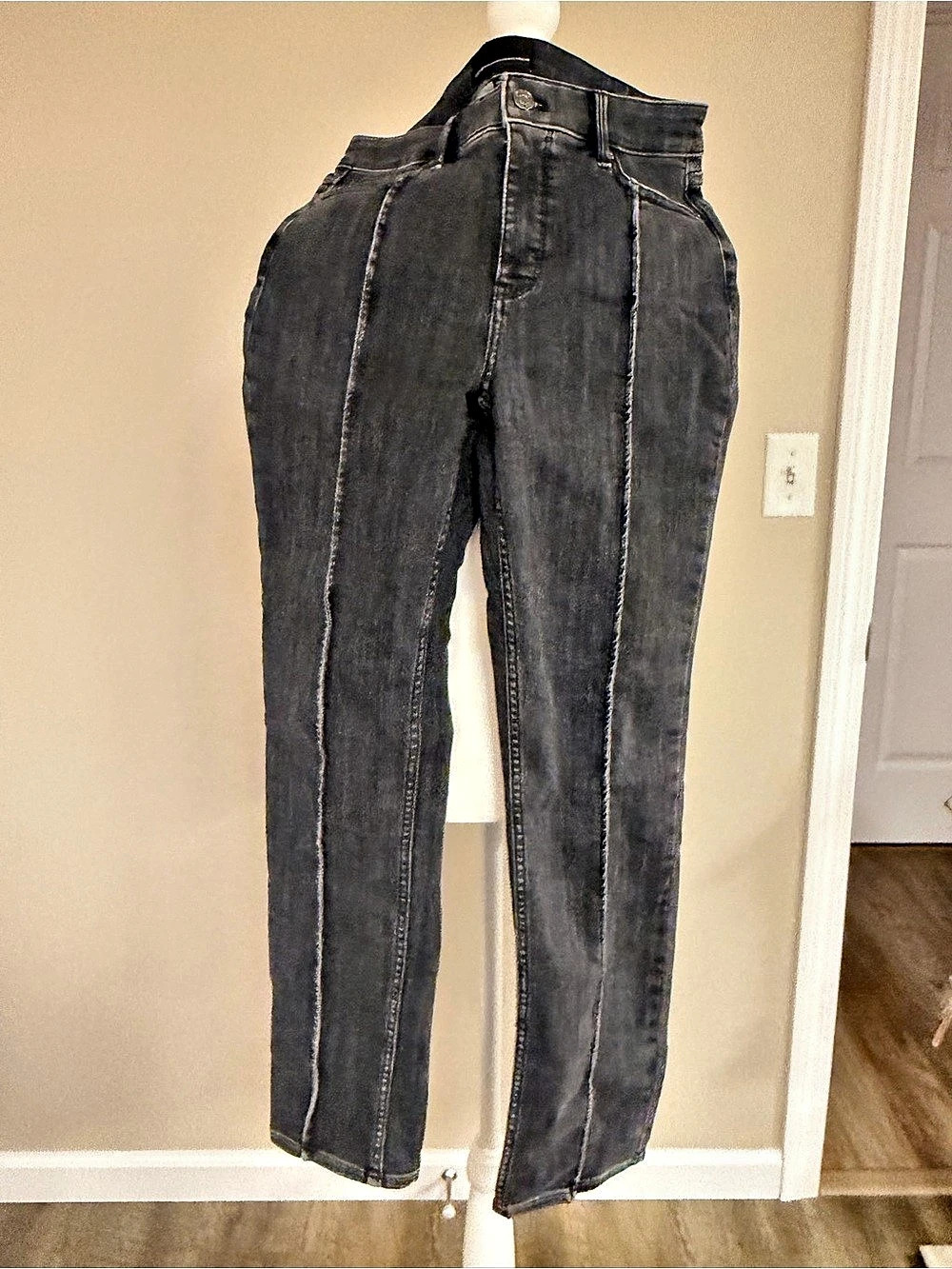 White House, Black market Gray black Slim Jeans